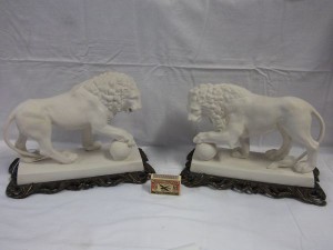 twee witte leeuwen